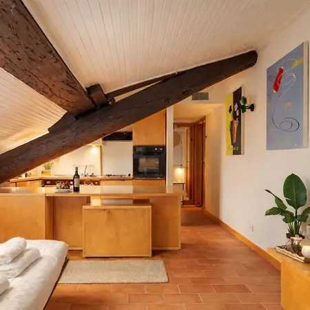 Design In Legno & Atmosfera Calda Bilocale 20m Dai Navigli Apartment Milan