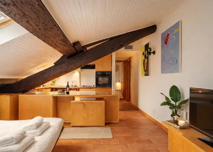 Design In Legno & Atmosfera Calda Bilocale 20m Dai Navigli Apartment Milan